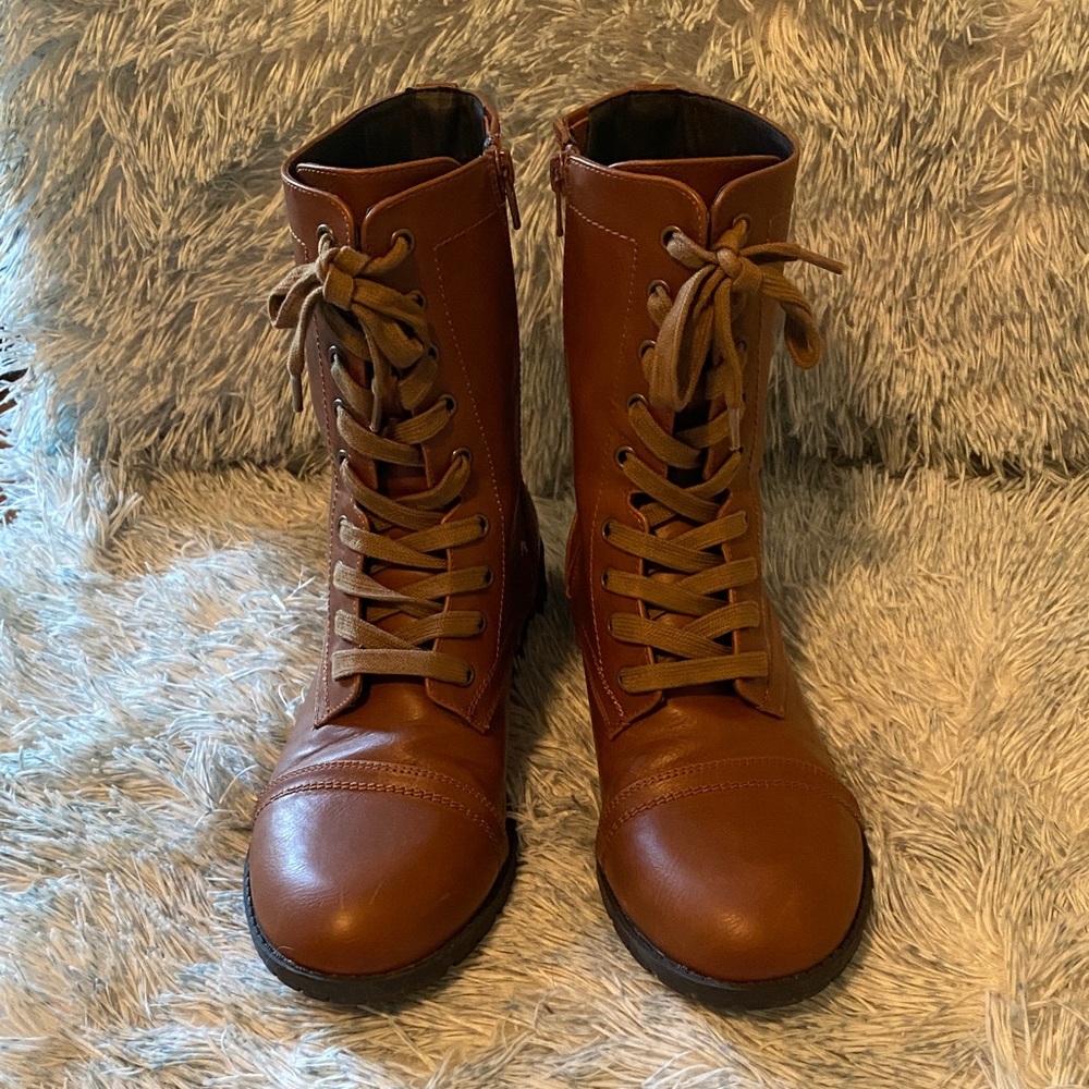 Comfortview Brown Lace-Up Women's Boots Size 9 Wide